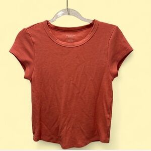 American Eagle Outfitters Women's Short Sleeve Tee in Rust